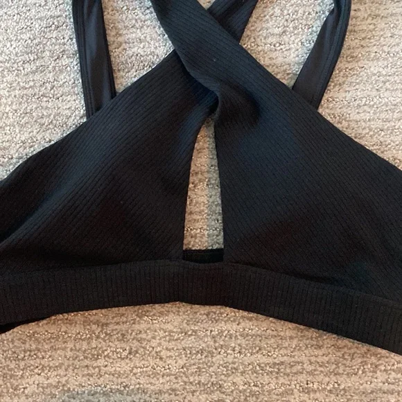 ALO Yoga Black cross front Sports Bra - Picture 2 of 6